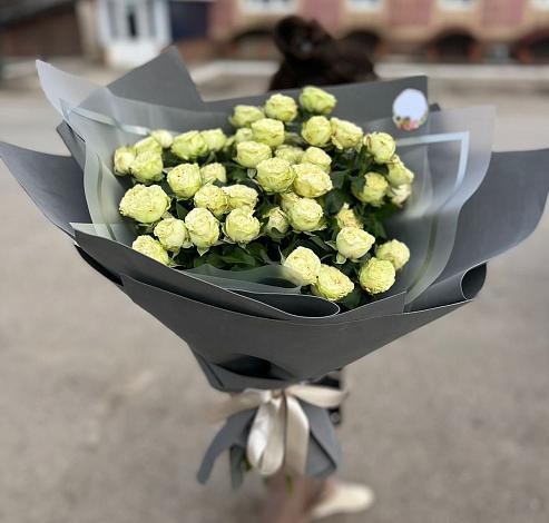 Букет Белые кустовые розы Солинеро в Пронске