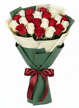 Букет Микс из красных и белых роз в Пронске