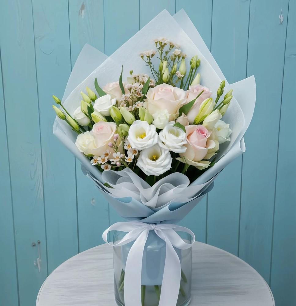 Букет цветов из: Розы и Лизиантусы в Пронске