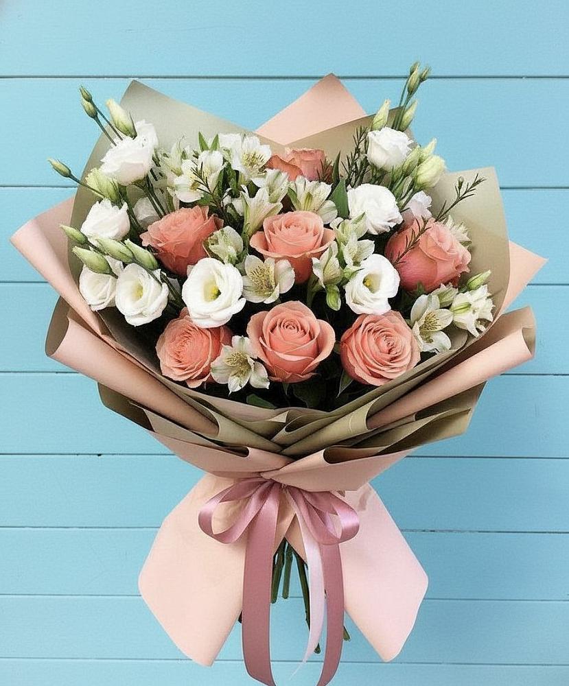 Букет цветов из: Розы, Альстромерии и Лизиантусы в Пронске