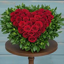 Цветочная композиция из Розы в виде сердца в Пронске