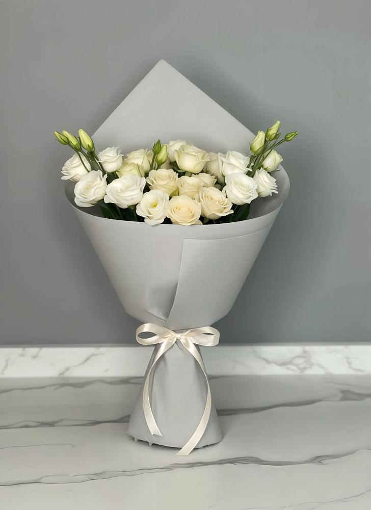 Букет цветов из: Розы и Лизиантусы в Пронске