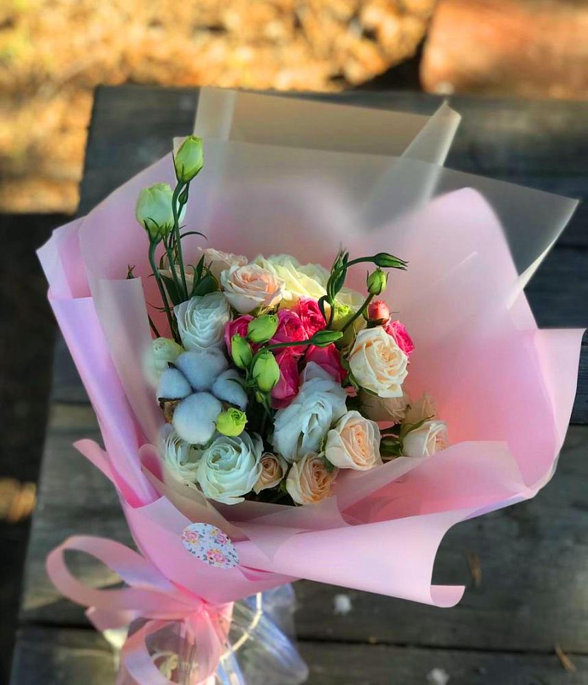 Букет цветов из: Розы и Лизиантусы в Пронске