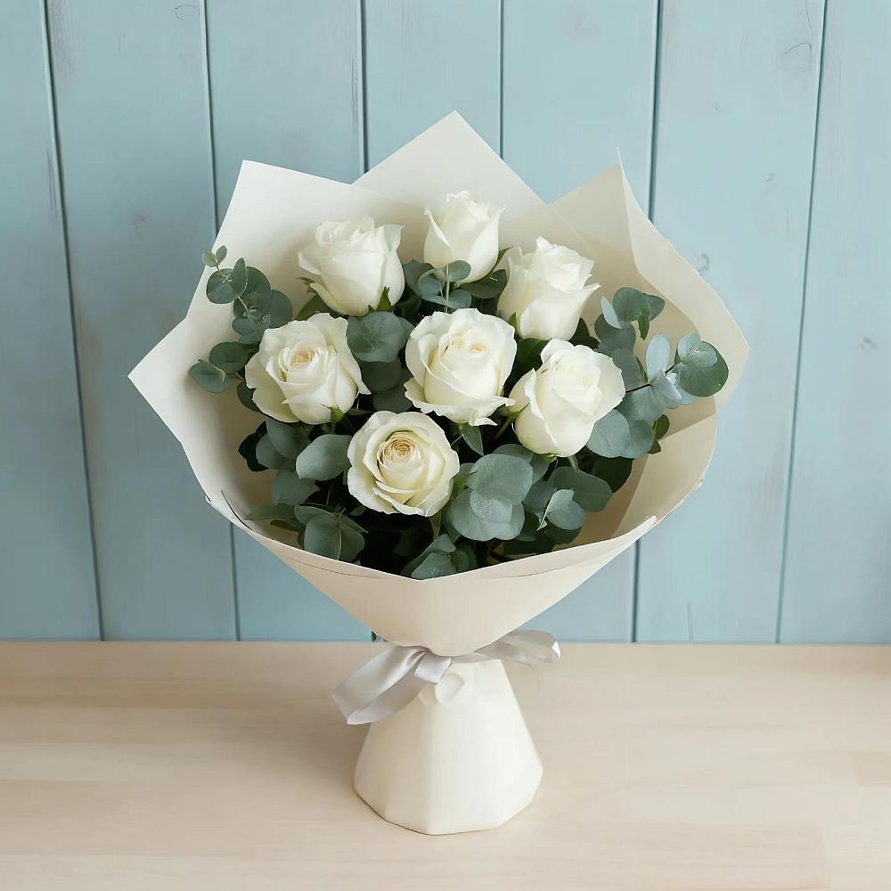 Букет Белые розы в Эвкалипте в Пронске
