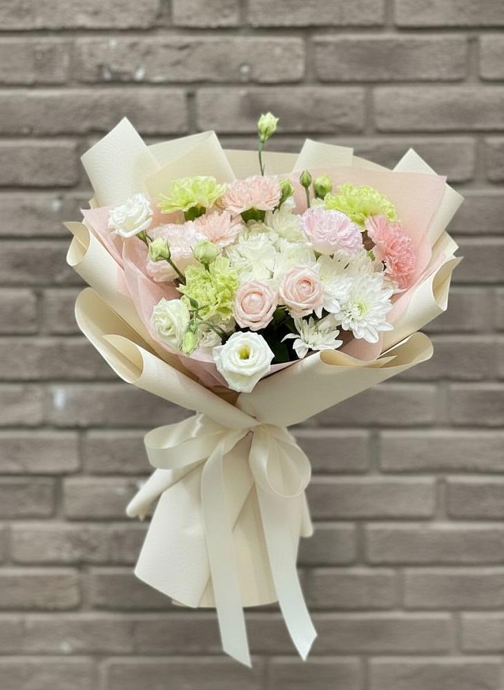Букет цветов из: Гвоздики, Розы, Лизиантусы и Хризантемы в Пронске