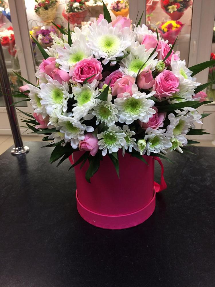 Цветочная композиция из Розы и Хризантемы в шляпной коробке в Пронске