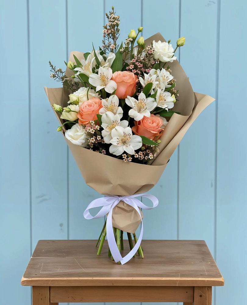 Букет цветов из: Альстромерии, Лизиантусы, Розы и Хризантемы в Пронске