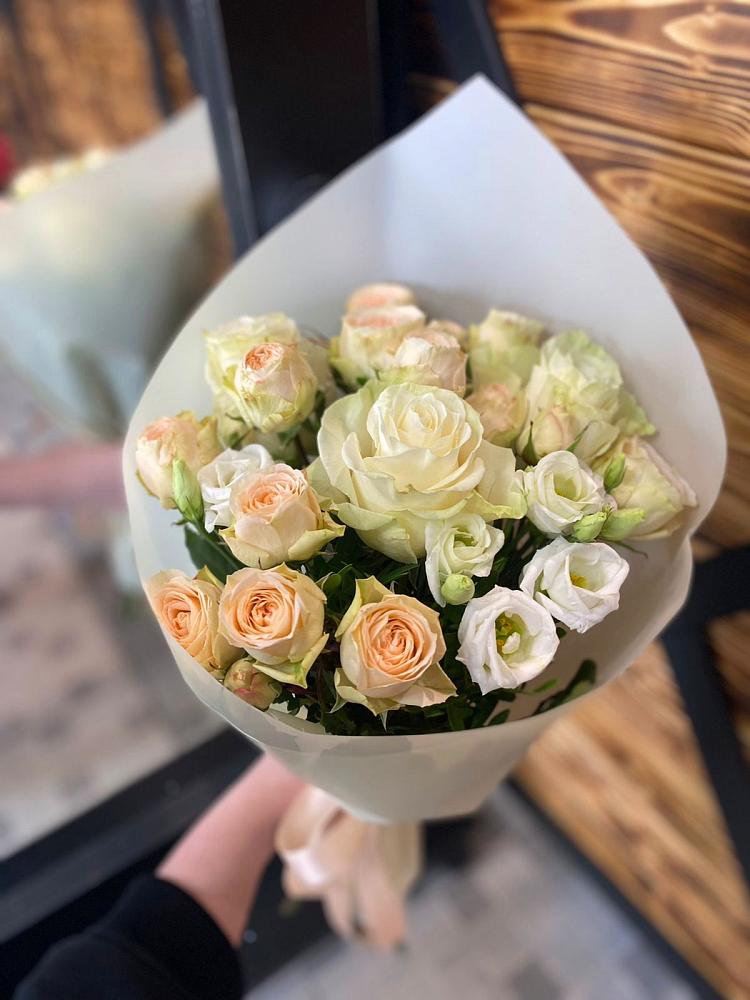 Букет цветов из: Розы и Лизиантусы в Пронске